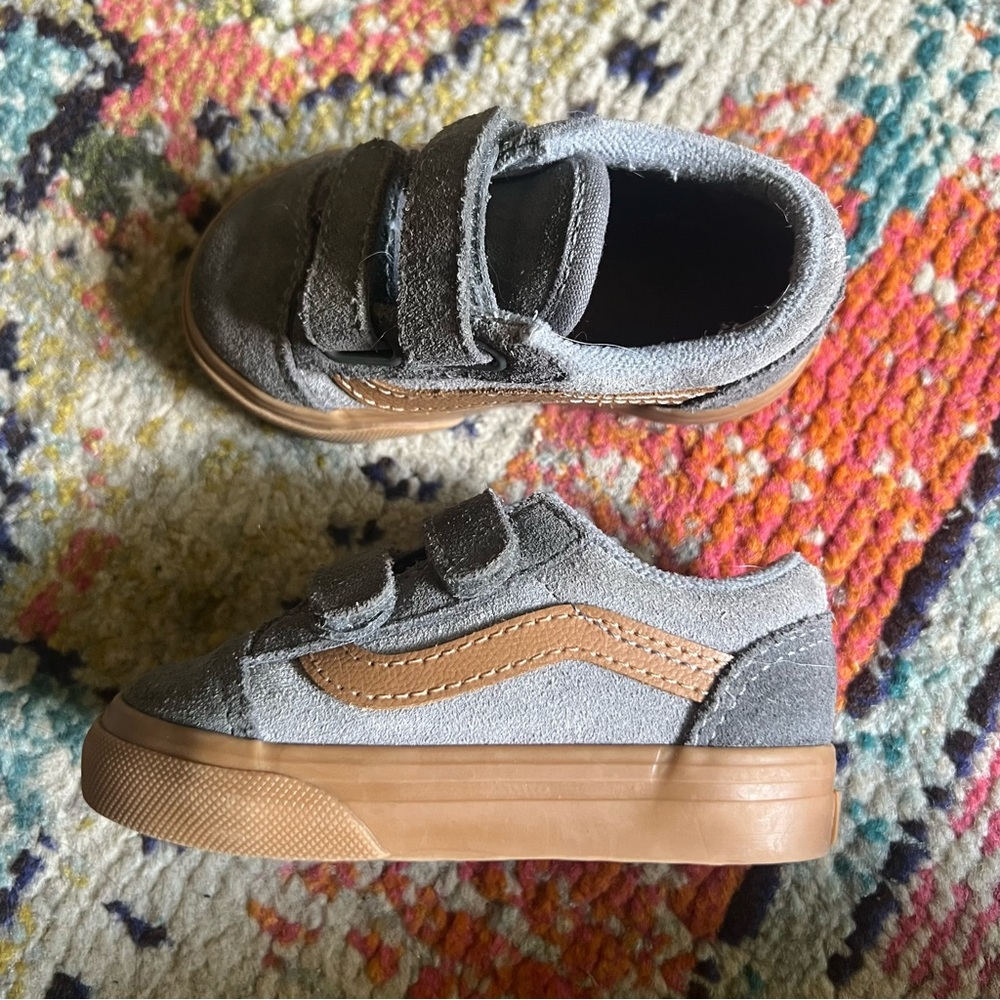 Vans Kids Old Skool V Grey Suede, Gum Sole size 5